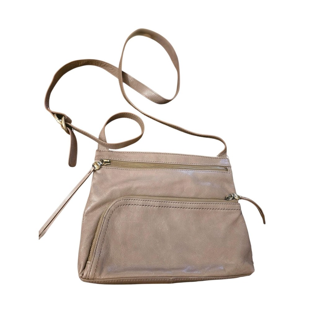 Hobo Lightweight‎ Taupe Leather Crossbody Shoulder Bag Chic Everyday Purse